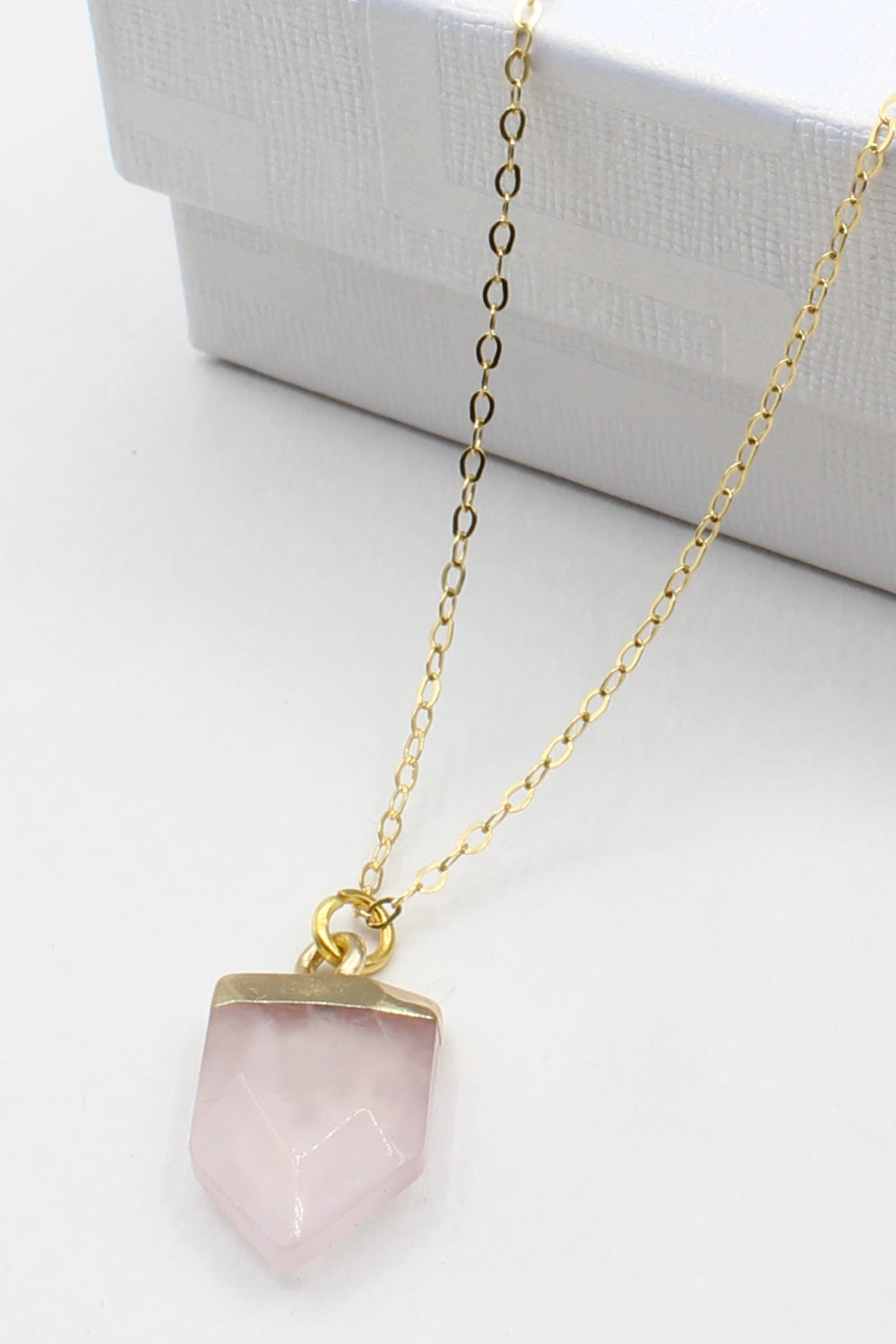 rose-quartz-gold-necklace